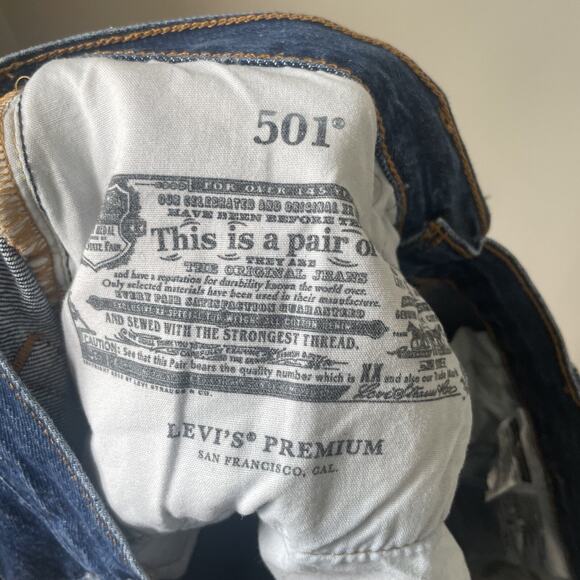 Levi’s 501 Womens Distressed Denim Jeans Size 29W 26L Button Down Fly Straight - Picture 10 of 14